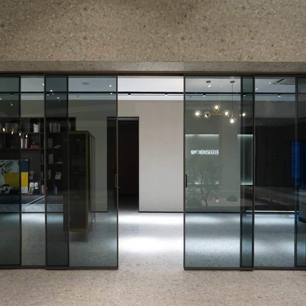 Central courtyard sliding door